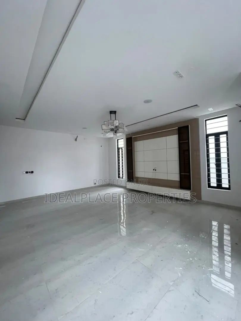 5bdrm Duplex in Osapa london for sale