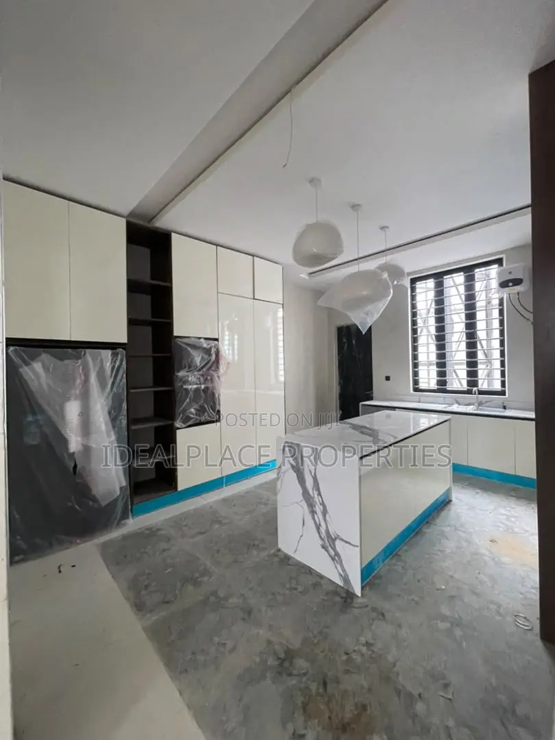 5bdrm Duplex in Osapa london for sale