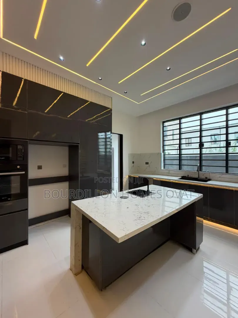 5bdrm Duplex in Lekki Palm City for sale