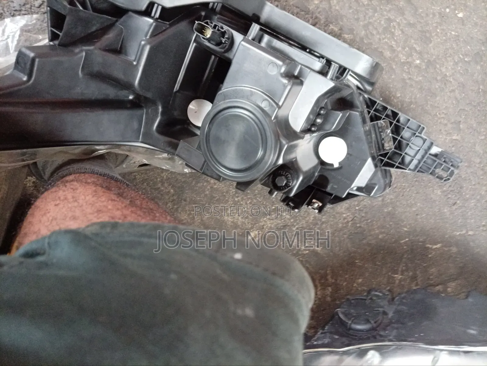 2013 Ford Taurus Headlight
