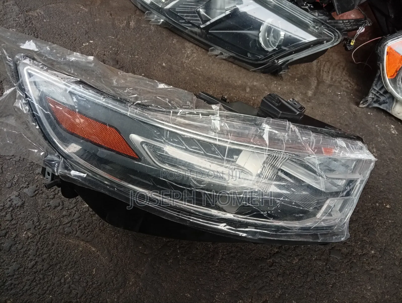 2013 Ford Taurus Headlight