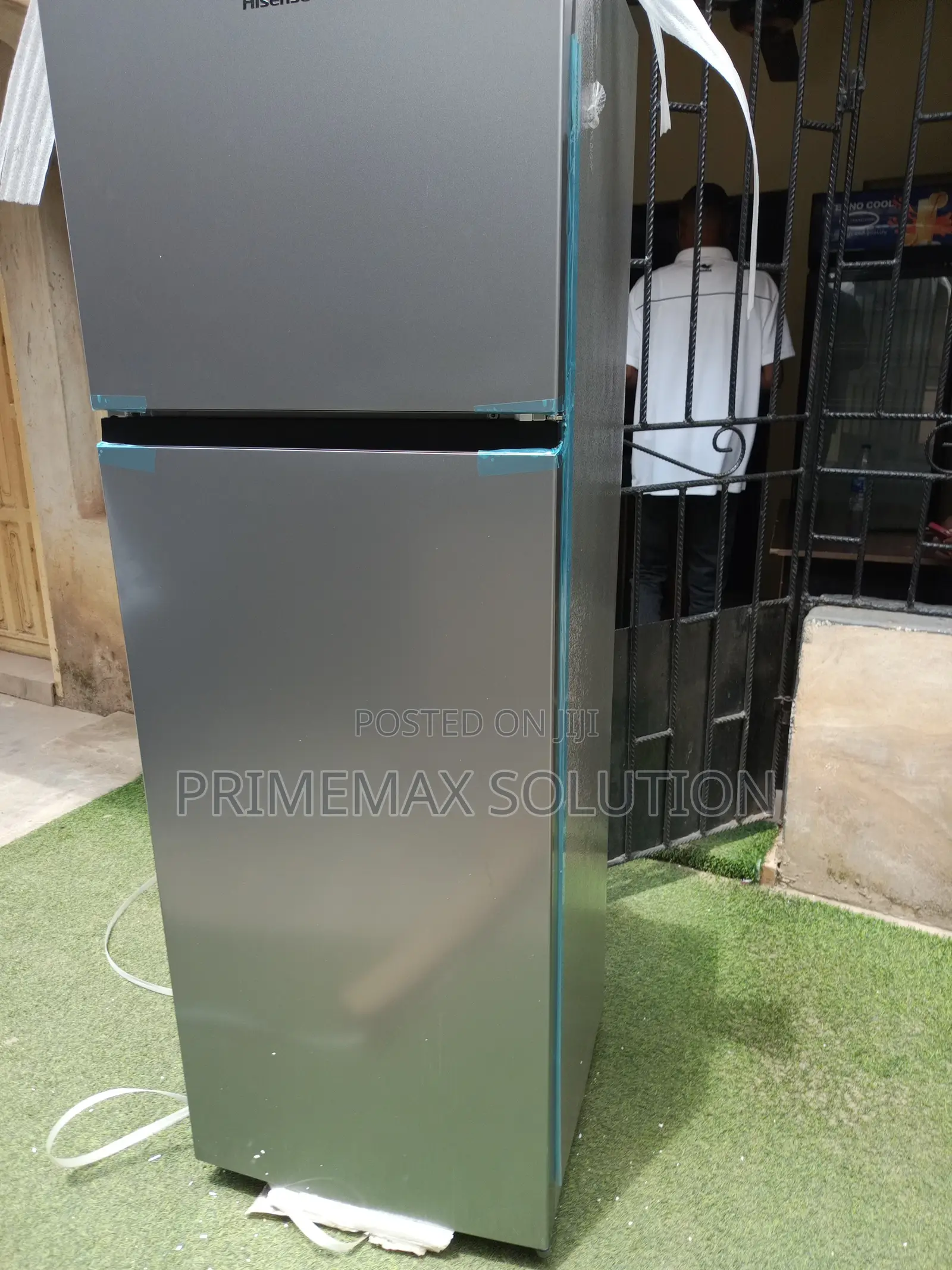 Hisense 306DR Silver Fridge – Fresh Food, Fresh Style