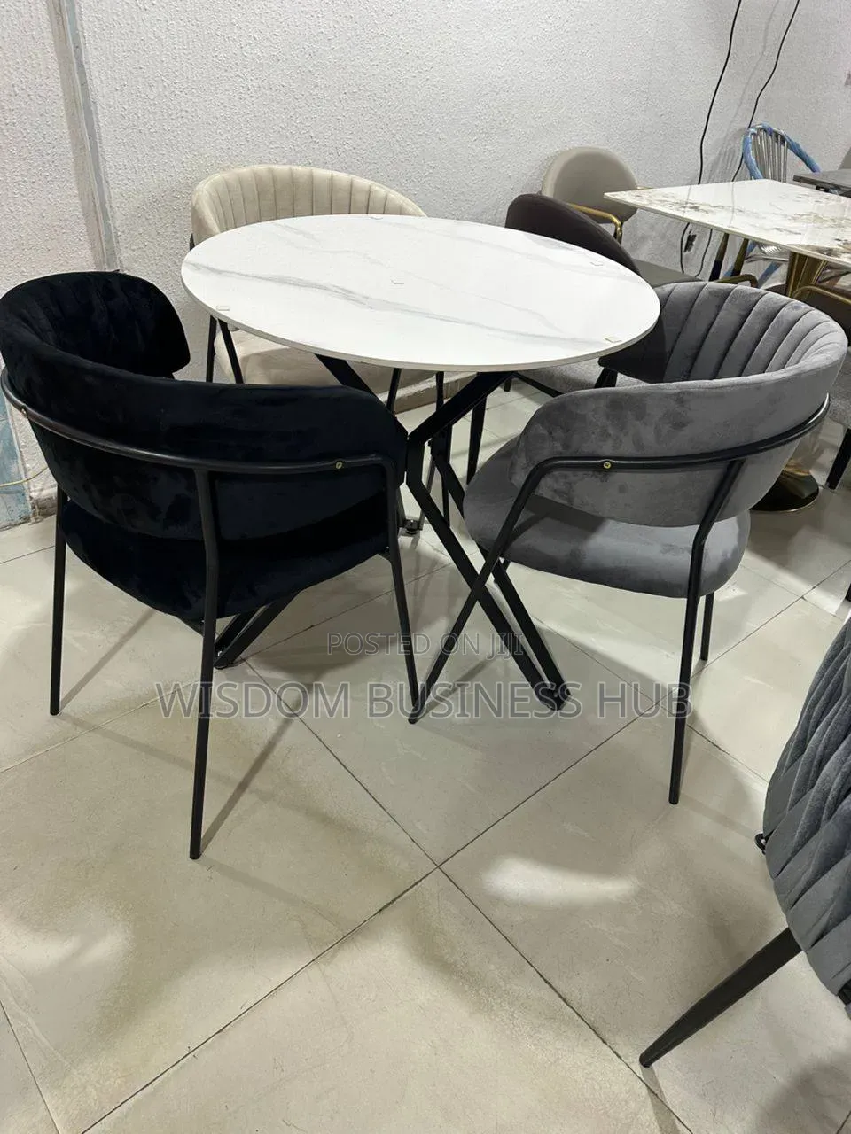 4-Seater Round Mable Top Cafe Dining Set