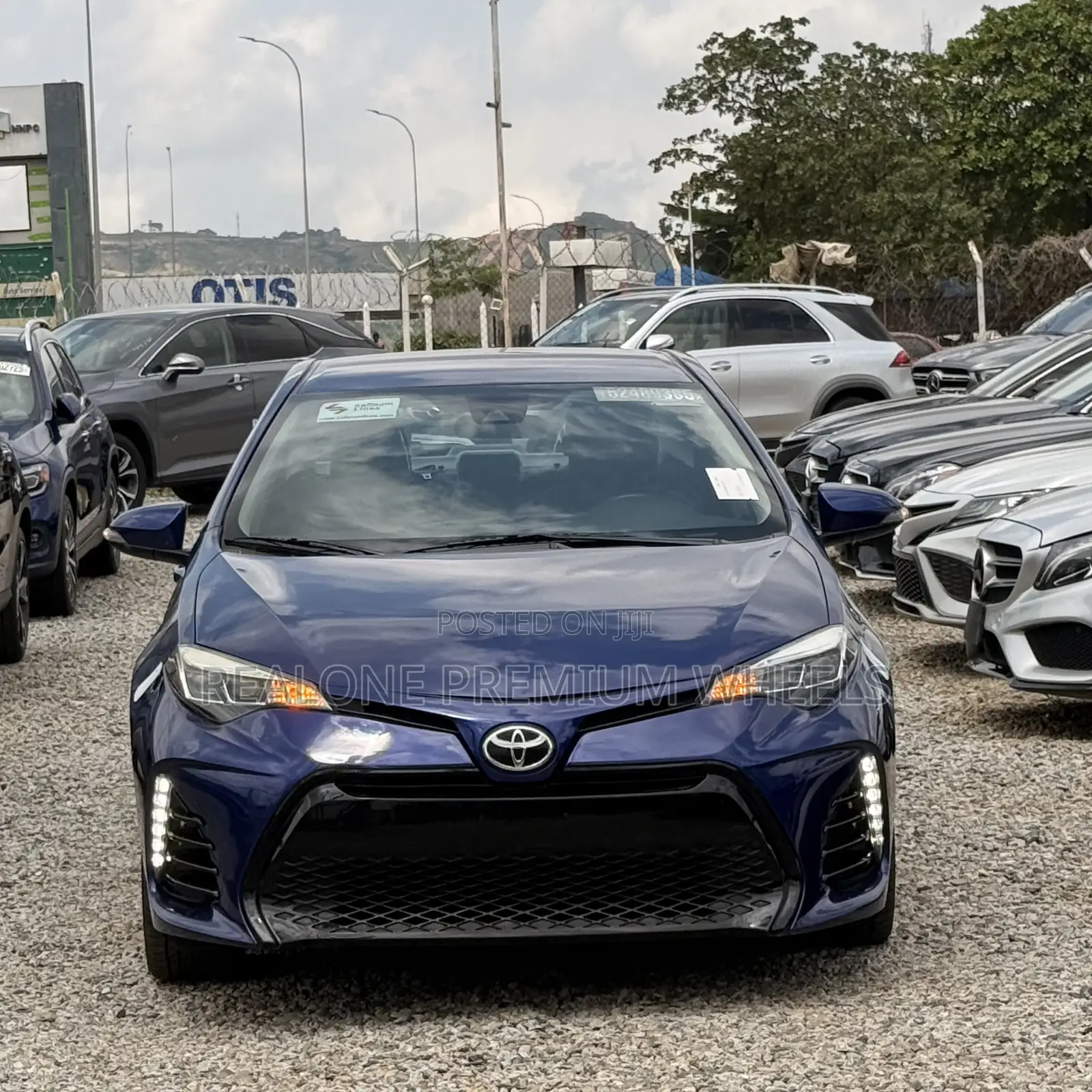 Toyota Corolla SE Special Edition 4dr Sedan (1.8L 4cyl CVT) 2017 Blue