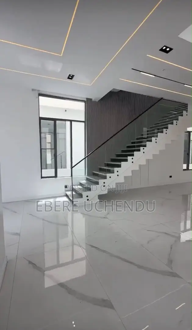 5bdrm Duplex in Osapa London for sale