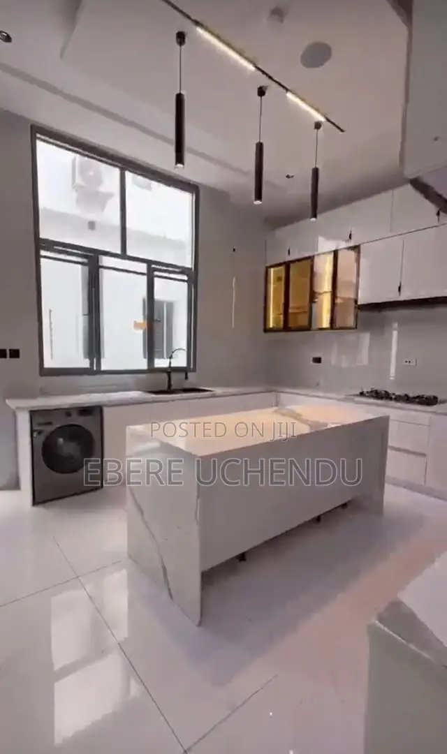 5bdrm Duplex in Osapa London for sale