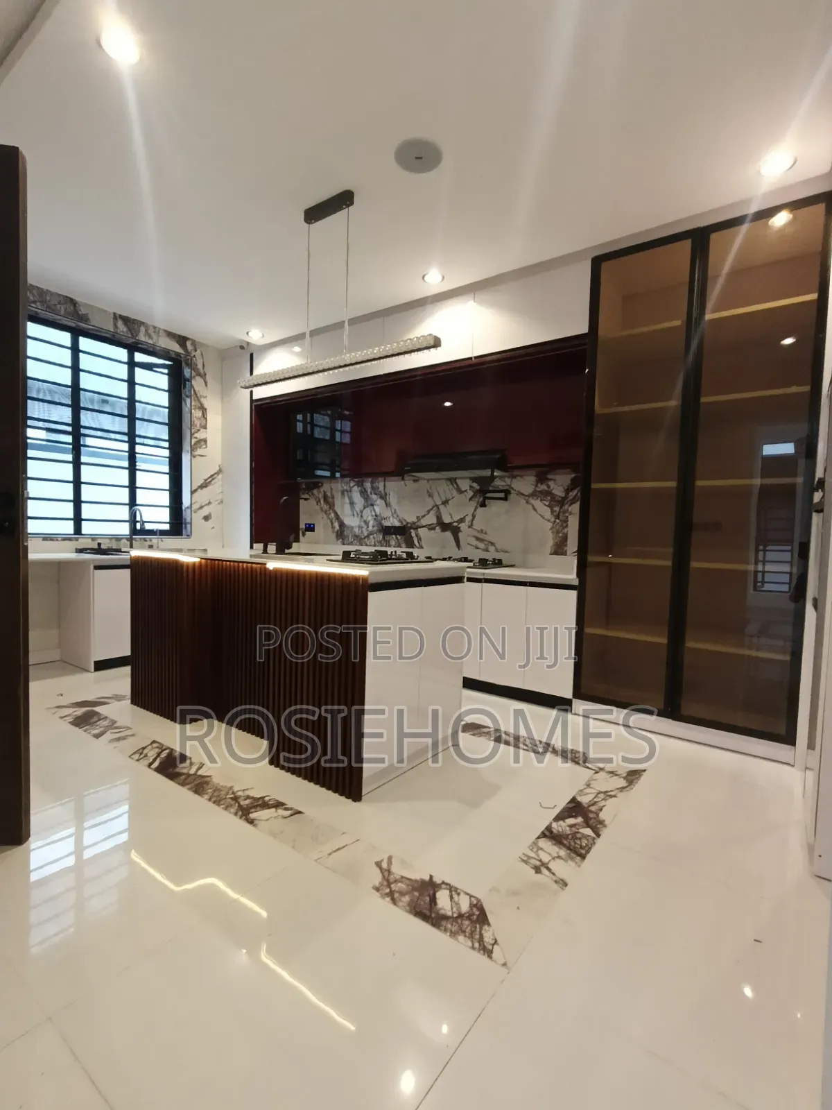 5bdrm Duplex in Deffooil Estate, Chevron for sale