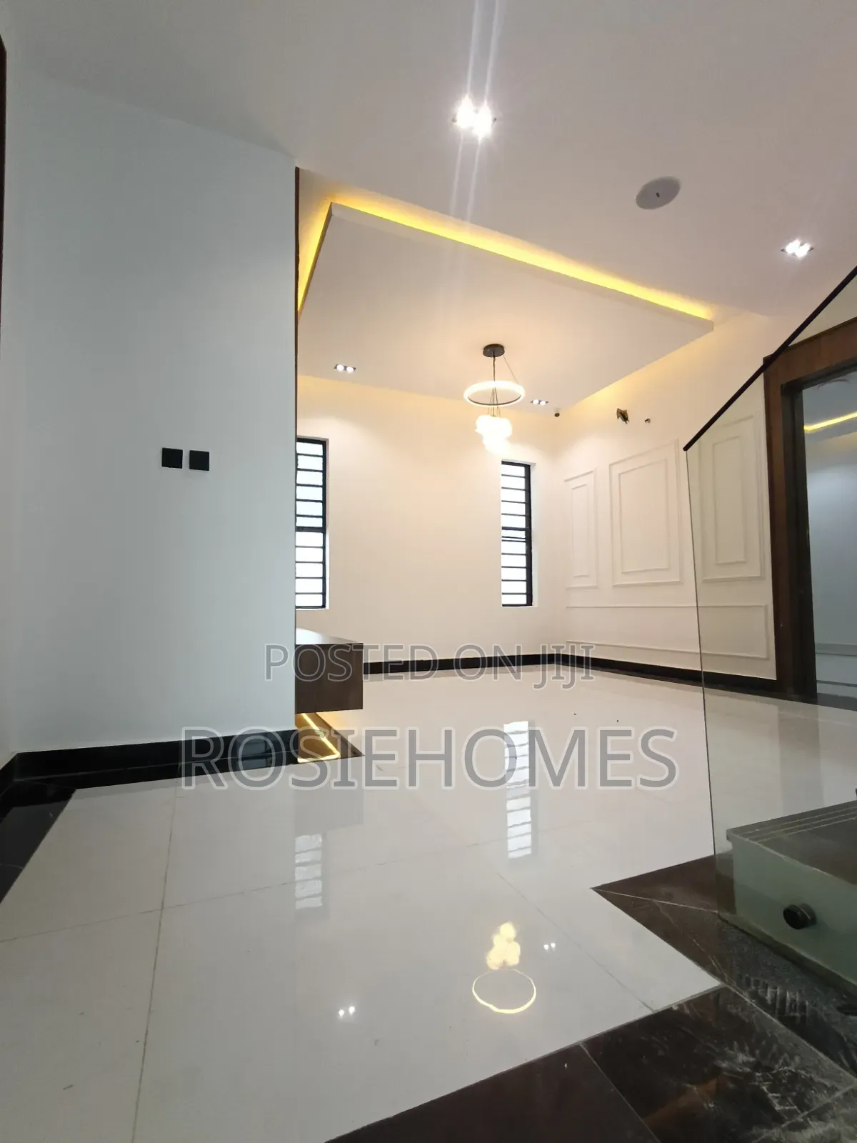 5bdrm Duplex in Deffooil Estate, Chevron for sale