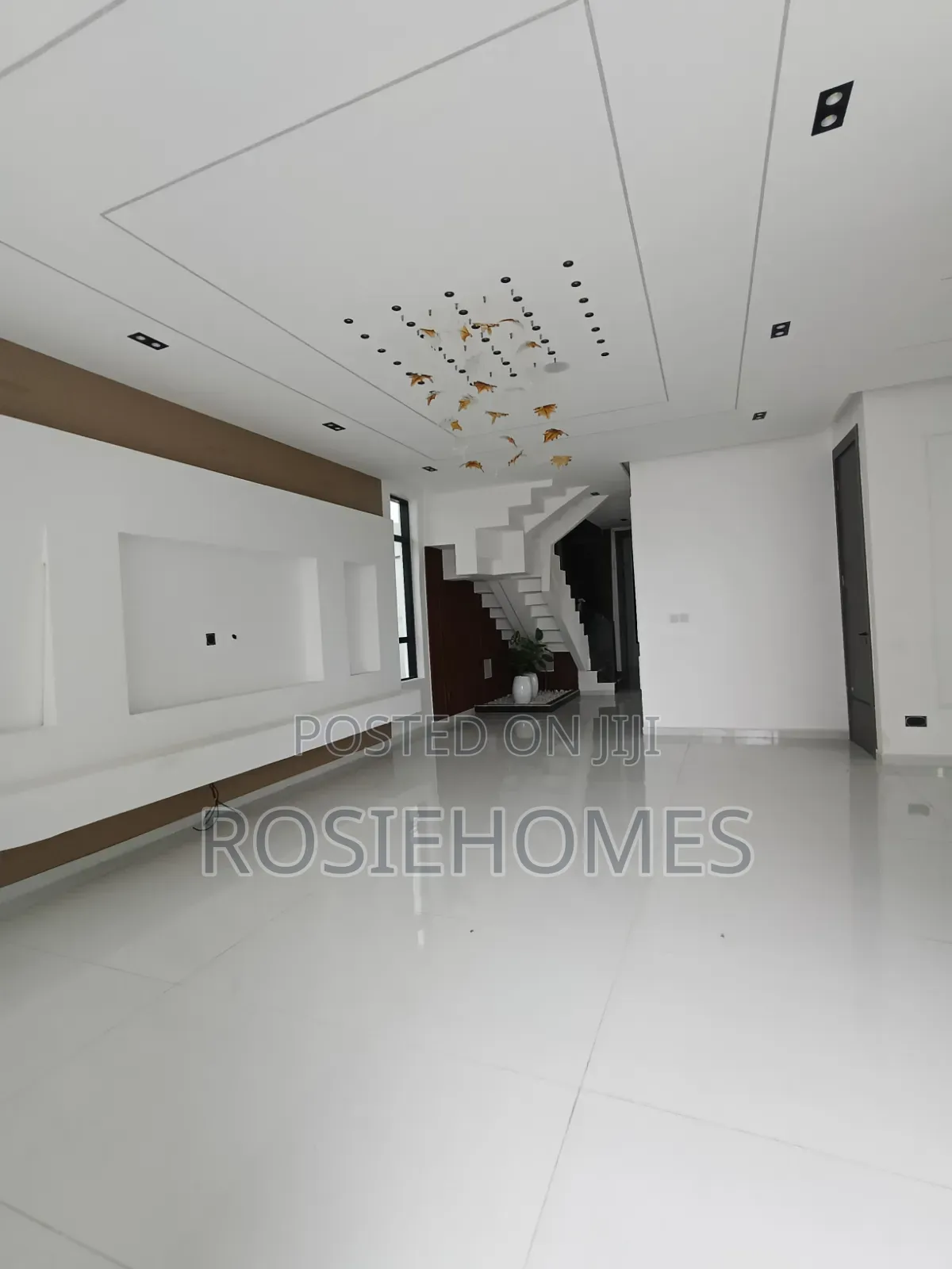 5bdrm Duplex in Deffodil Estate, Chevron for sale