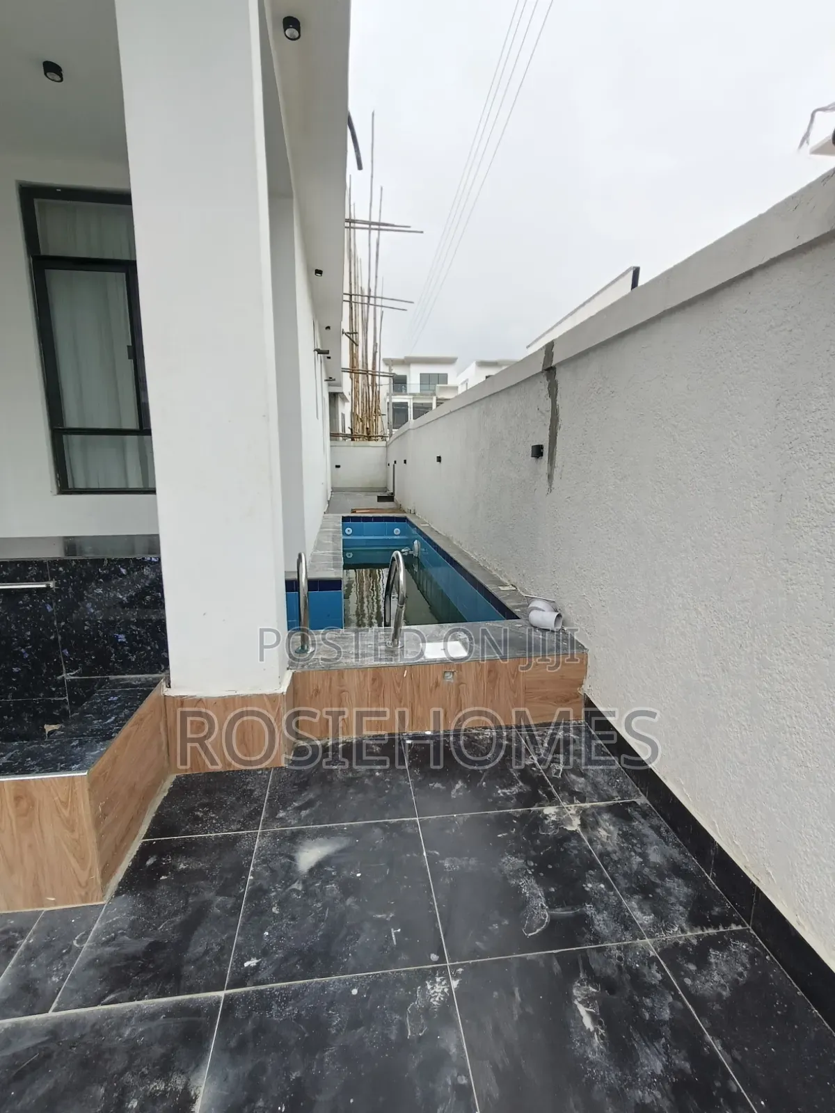5bdrm Duplex in Deffodil Estate, Chevron for sale
