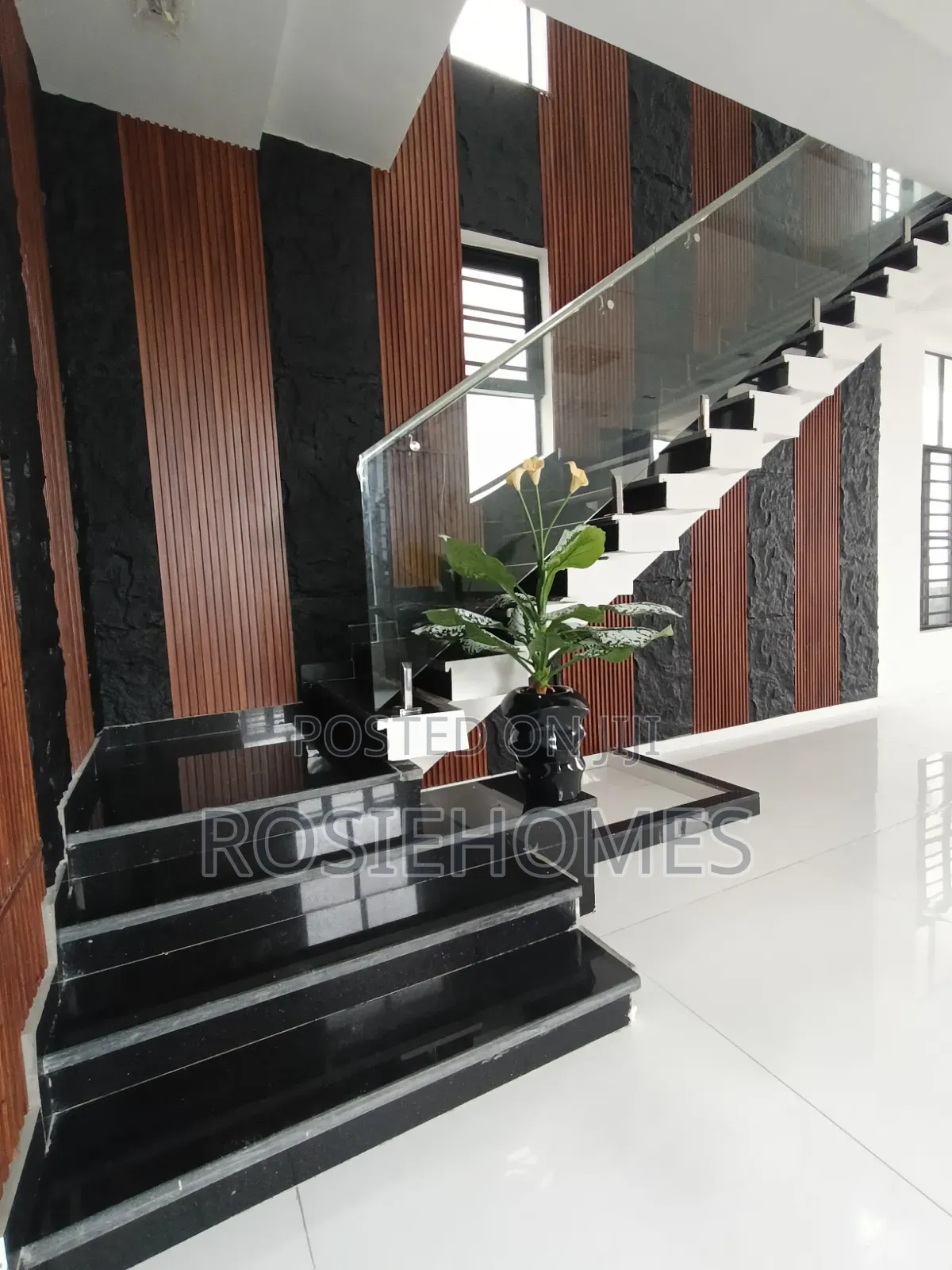 5bdrm Duplex in Deffodil Estate, Chevron for sale