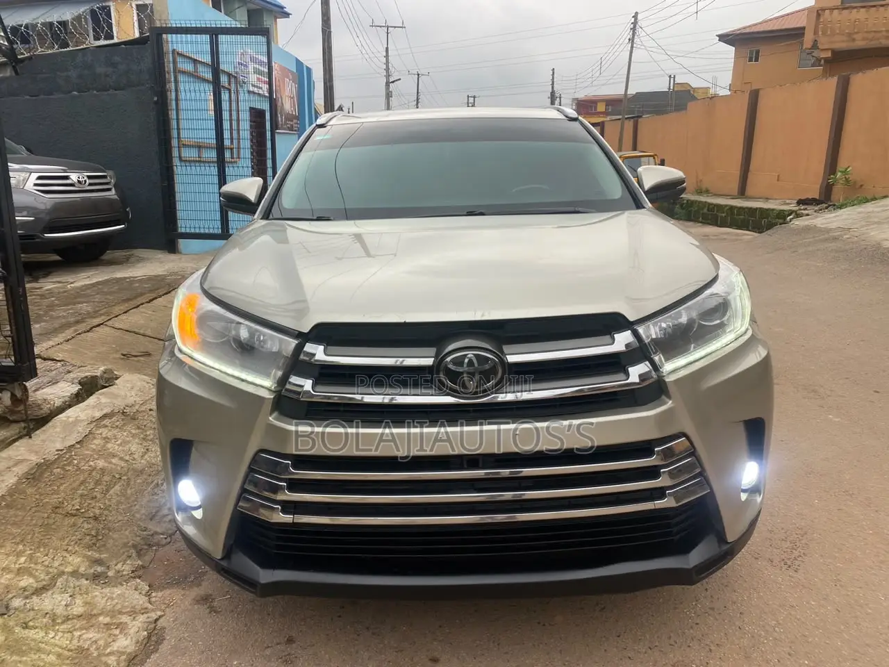 Toyota Highlander Limited 4dr SUV (3.5L 6cyl 6A) 2015 Gold