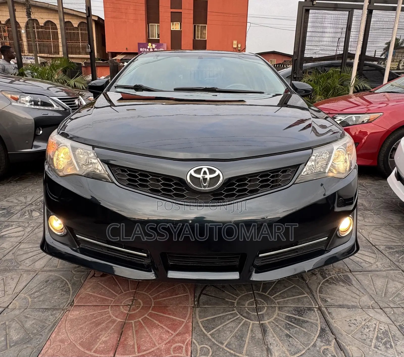 Toyota Camry SE 4dr Sedan (2.5L 4cyl 6A) 2013 Gray