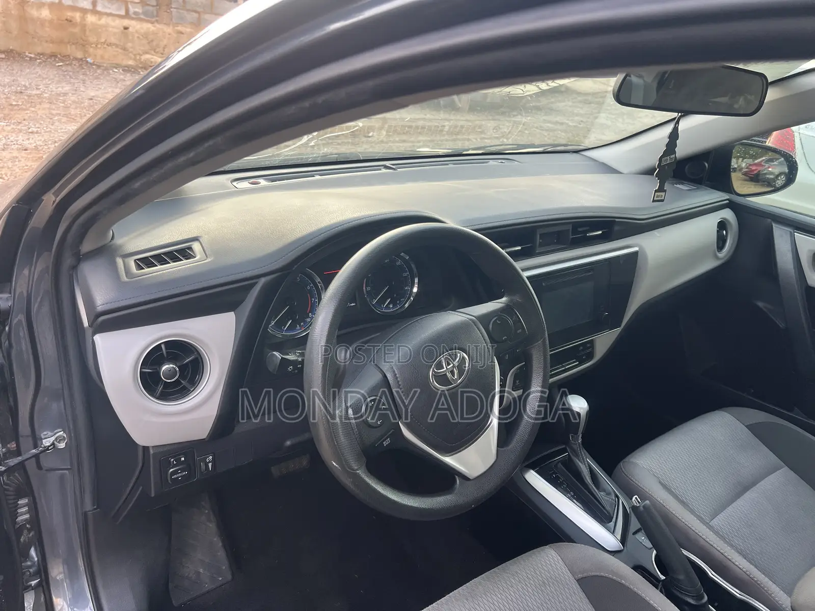 Toyota Corolla LE Eco (1.8L 4cyl 2A) 2019 Gray