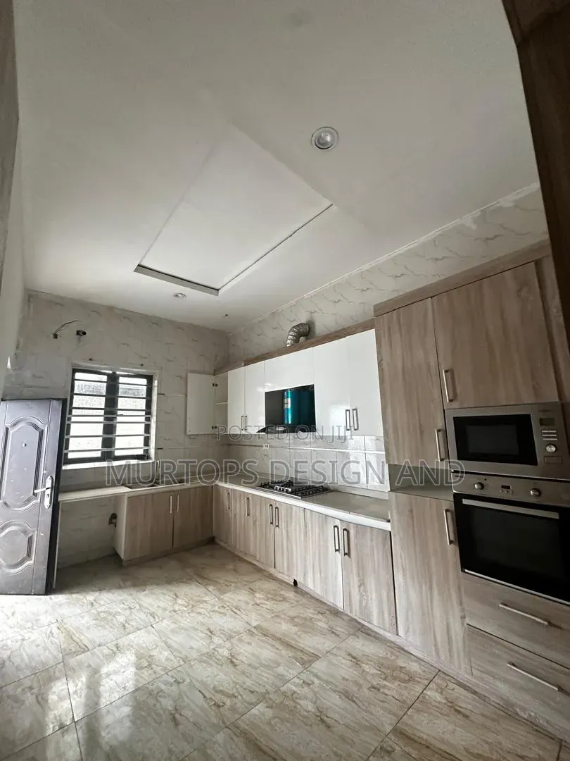 4bdrm Townhouse/Terrace in VGC / Ajah for sale