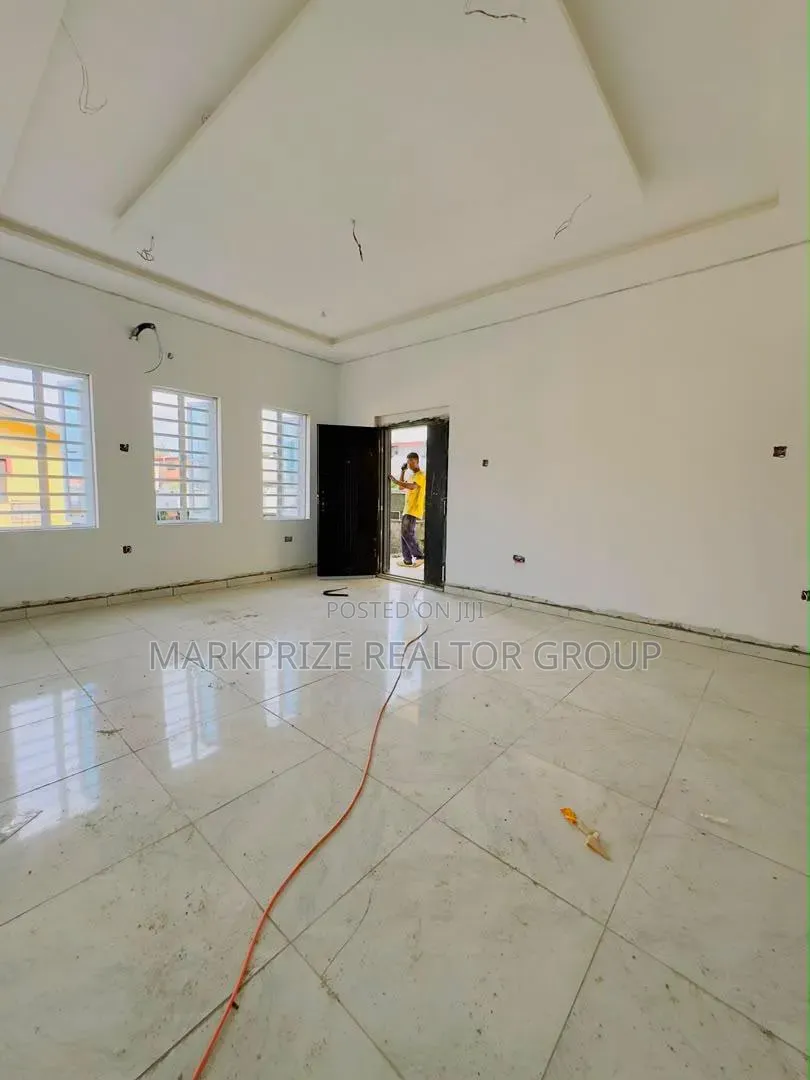 3bdrm Apartment in Opebi Lagos for sale