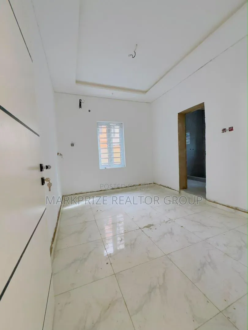 3bdrm Apartment in Opebi Lagos for sale
