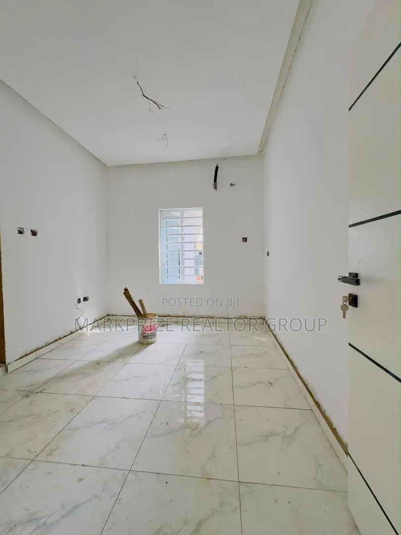 3bdrm Apartment in Opebi Lagos for sale