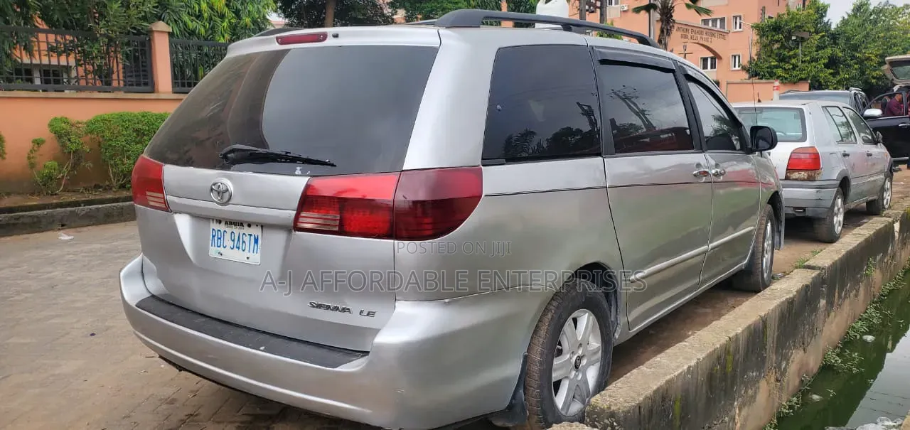 Toyota Sienna 2005 Gold