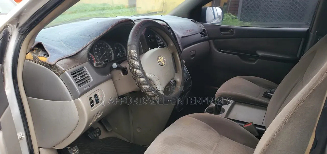 Toyota Sienna 2005 Gold