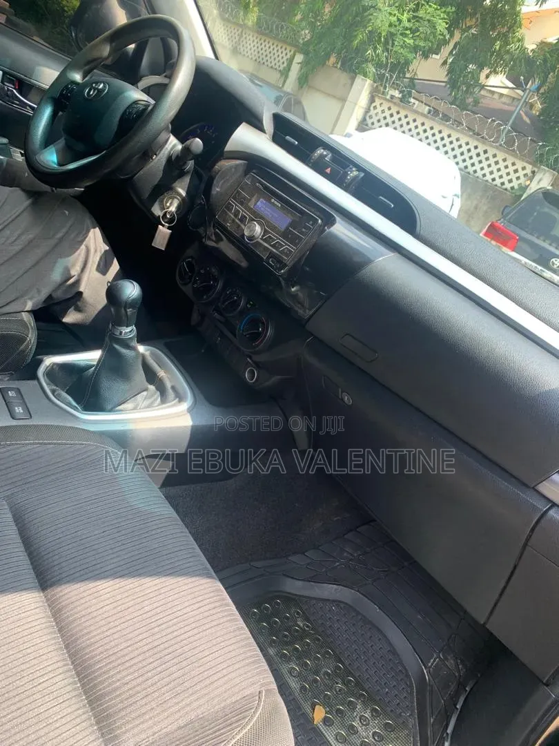Toyota Hilux 2018 Black