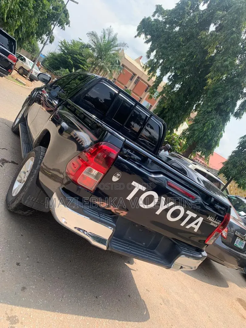 Toyota Hilux 2018 Black