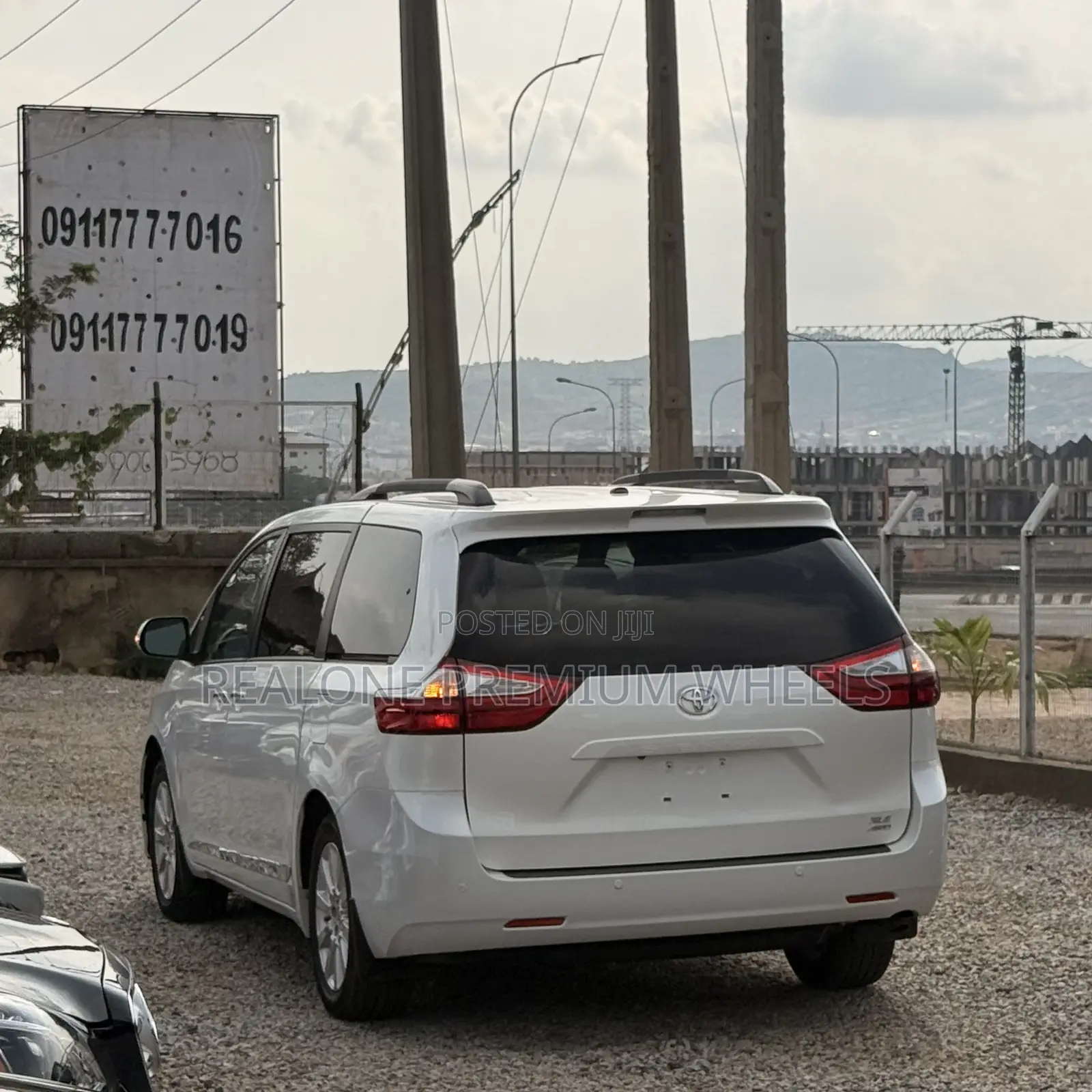Toyota Sienna XLE 8 Passenger (3.5L 6cyl 6A) 2016 White