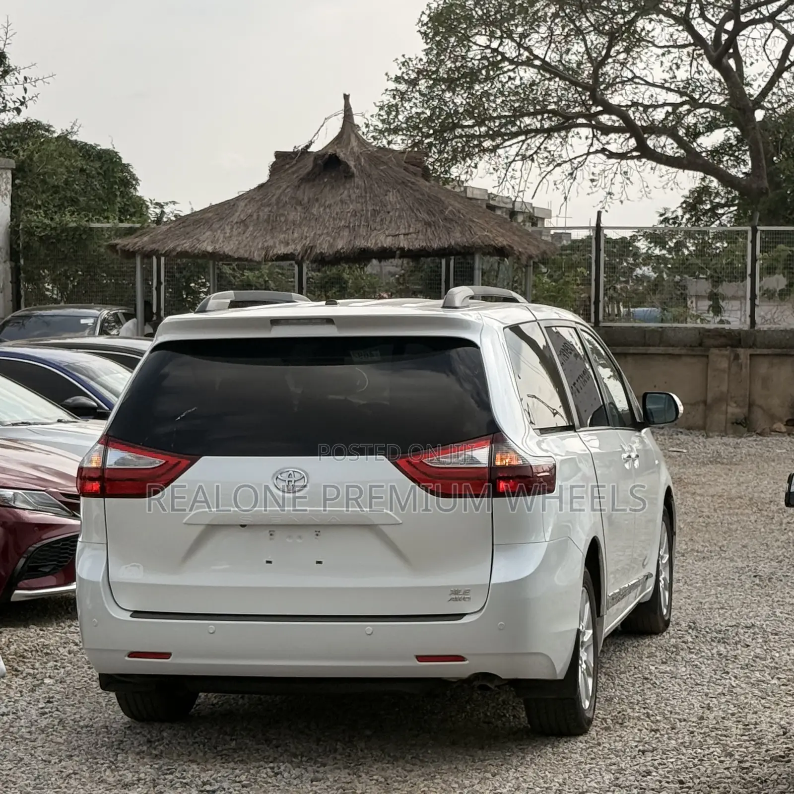Toyota Sienna XLE 8 Passenger (3.5L 6cyl 6A) 2016 White