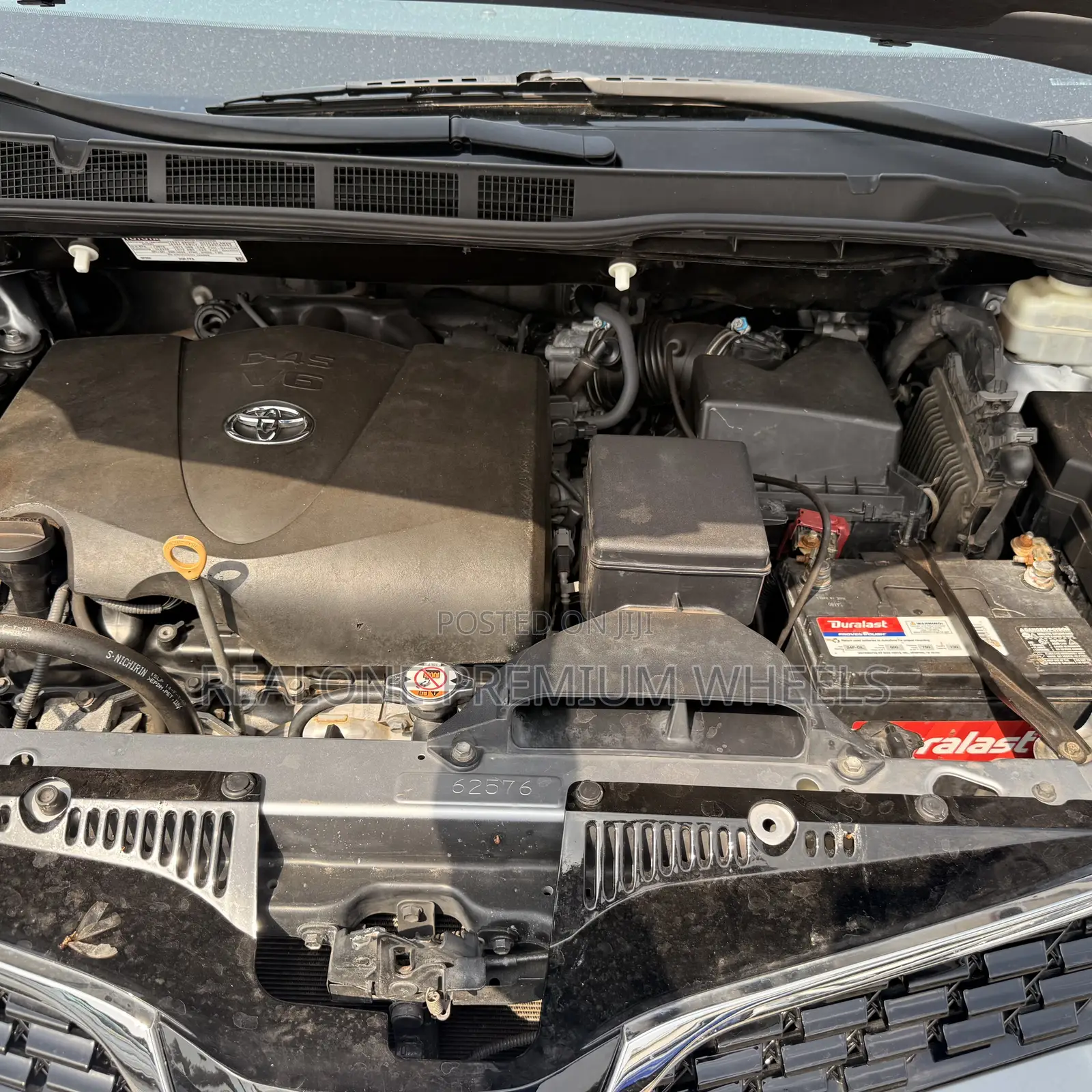 Toyota Sienna XLE 8 Passenger (3.5L 6cyl 8A) 2017 Silver