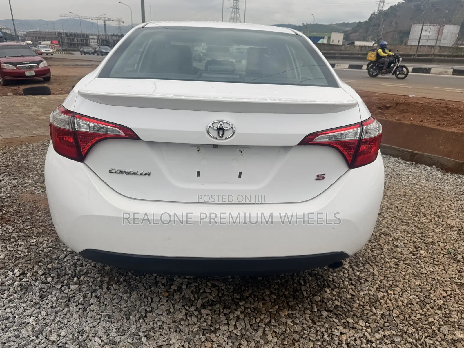 Toyota Corolla S Premium 4dr Sedan (1.8L 4cyl CVT) 2014 White