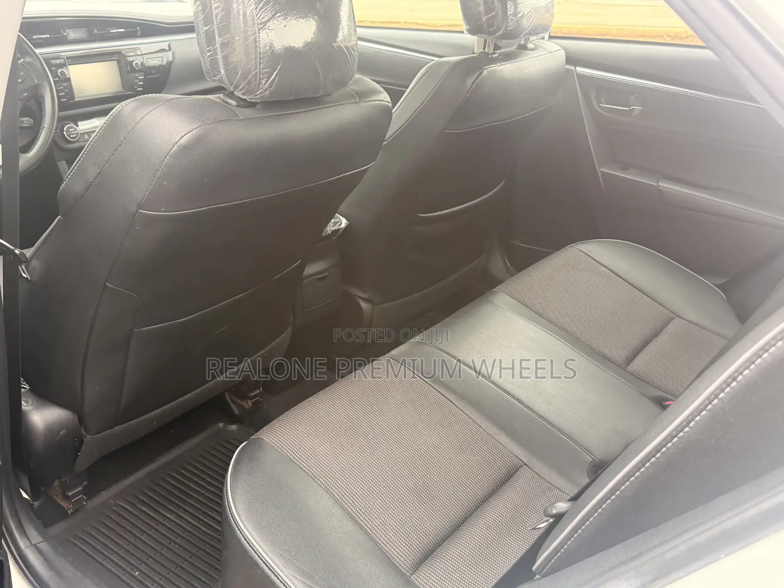 Toyota Corolla S Premium 4dr Sedan (1.8L 4cyl CVT) 2014 White