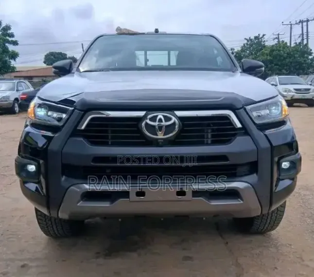 Toyota Hilux 2022 Black