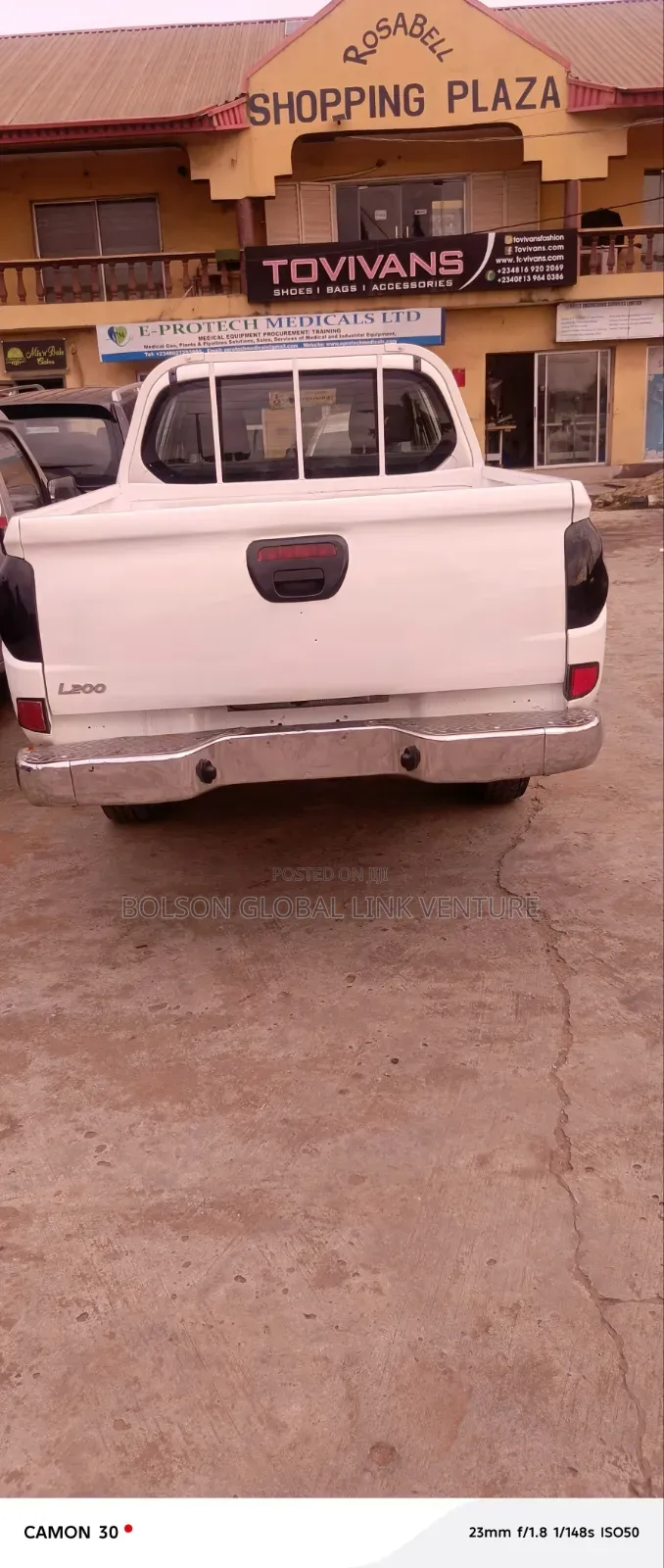 Mitsubishi L200 2012 White