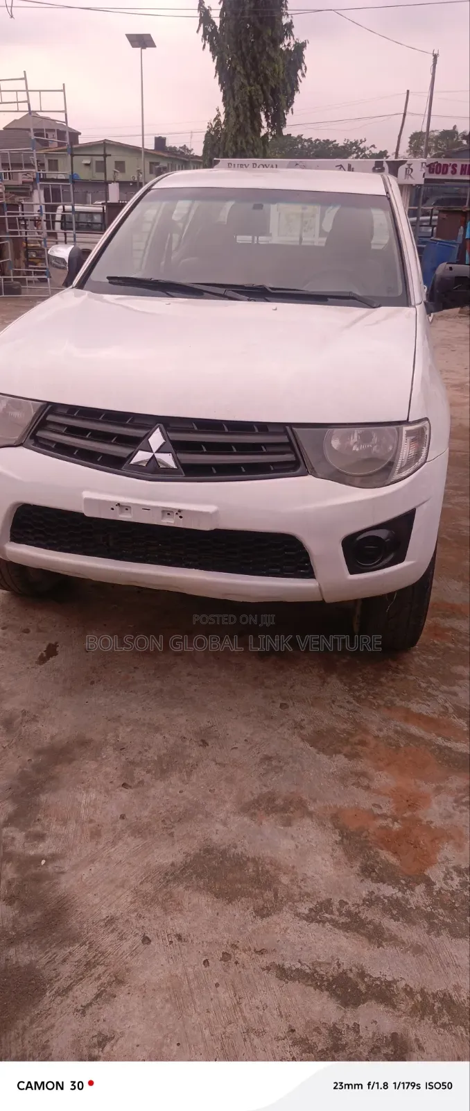 Mitsubishi L200 2012 White