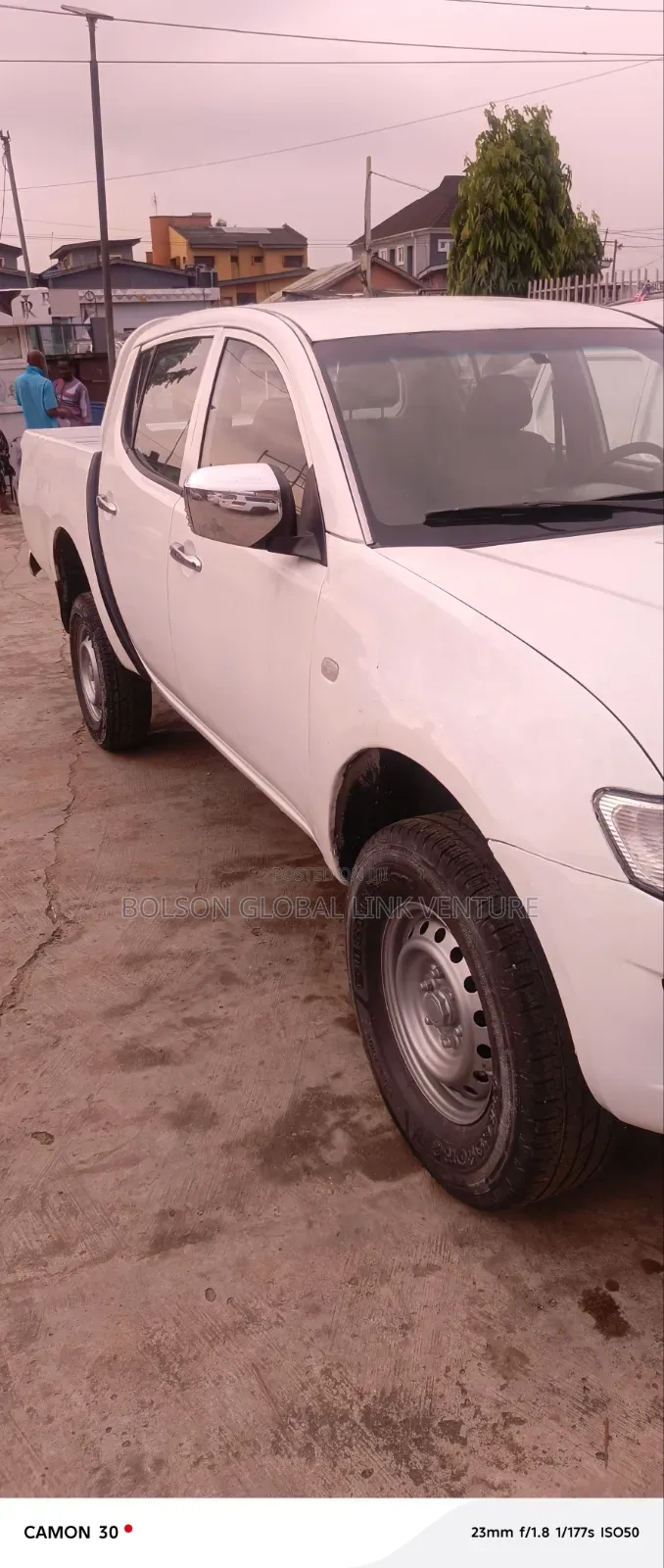 Mitsubishi L200 2012 White