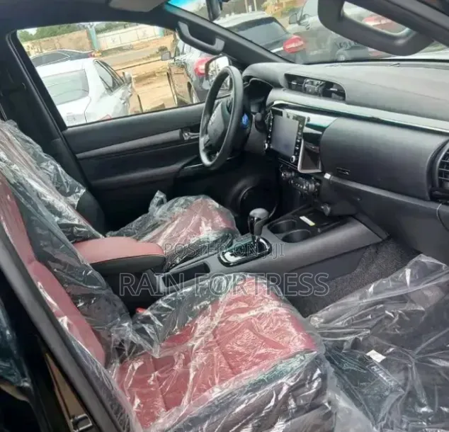 Toyota Hilux 2022 Black