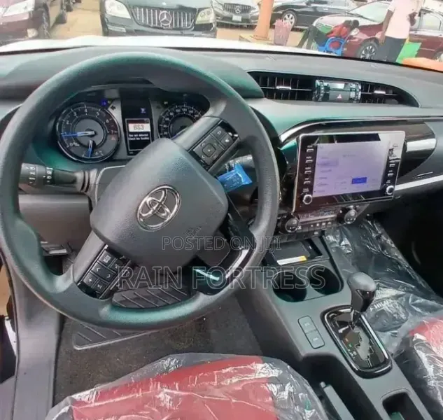Toyota Hilux 2022 Black
