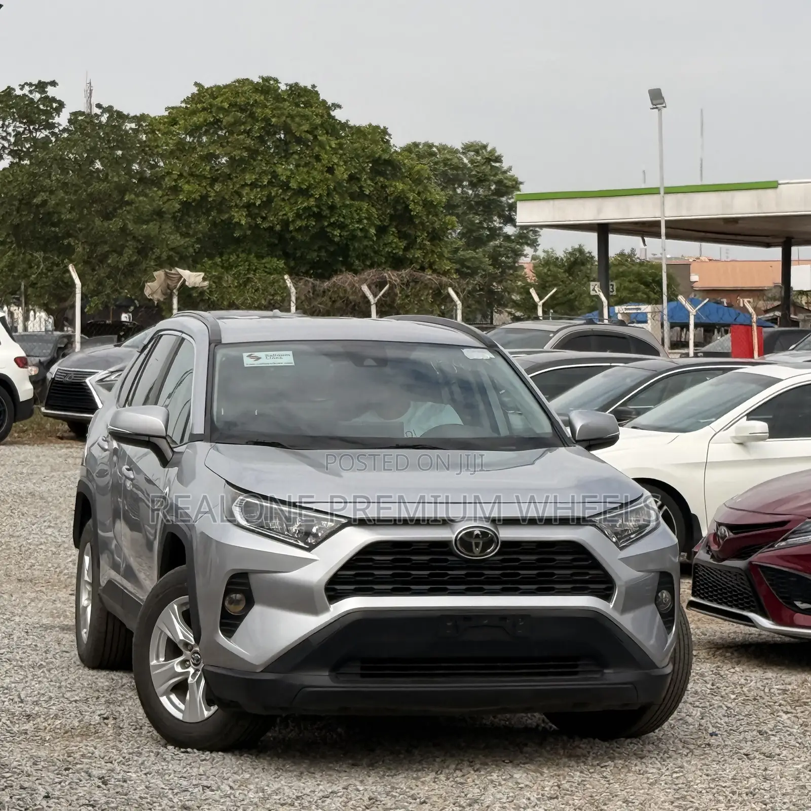 Toyota RAV4 XLE Premium 2021 Silver