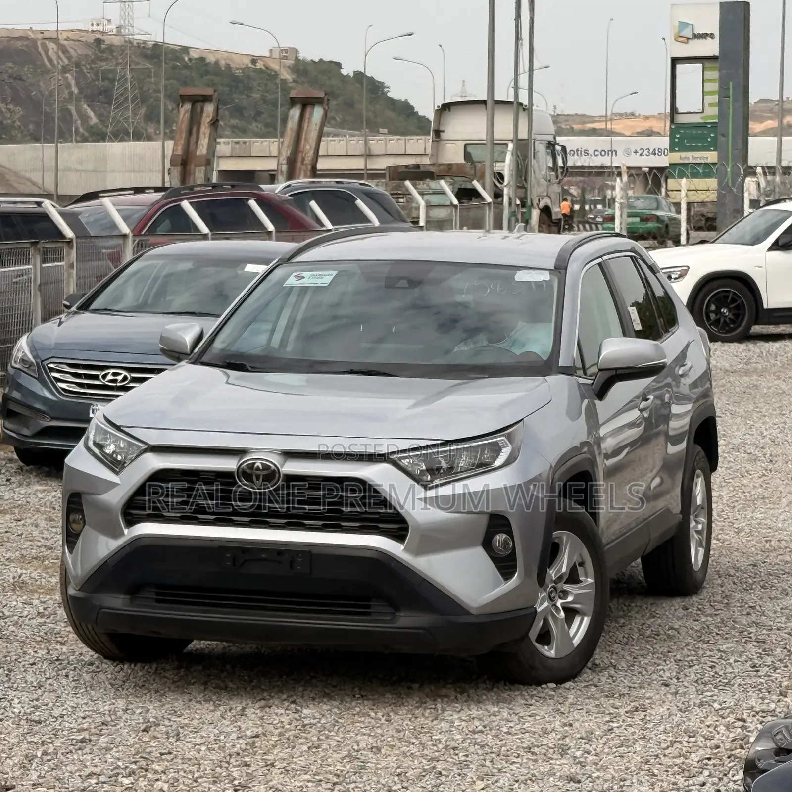 Toyota RAV4 XLE Premium 2021 Silver