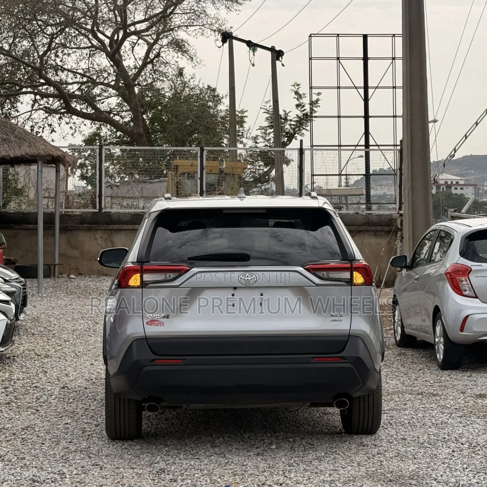 Toyota RAV4 XLE Premium 2021 Silver