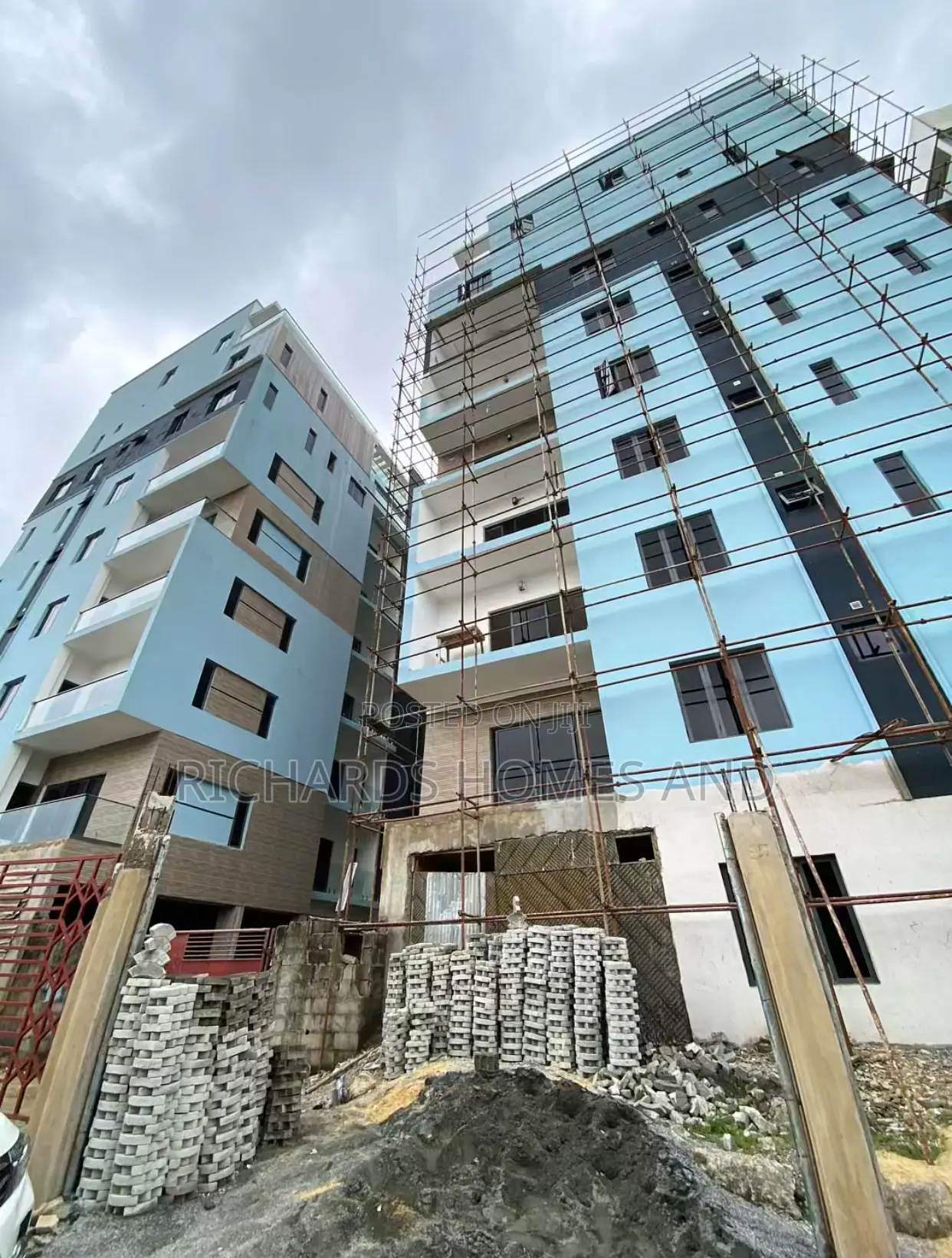 3bdrm Apartment in Lekki Phase 1 for sale