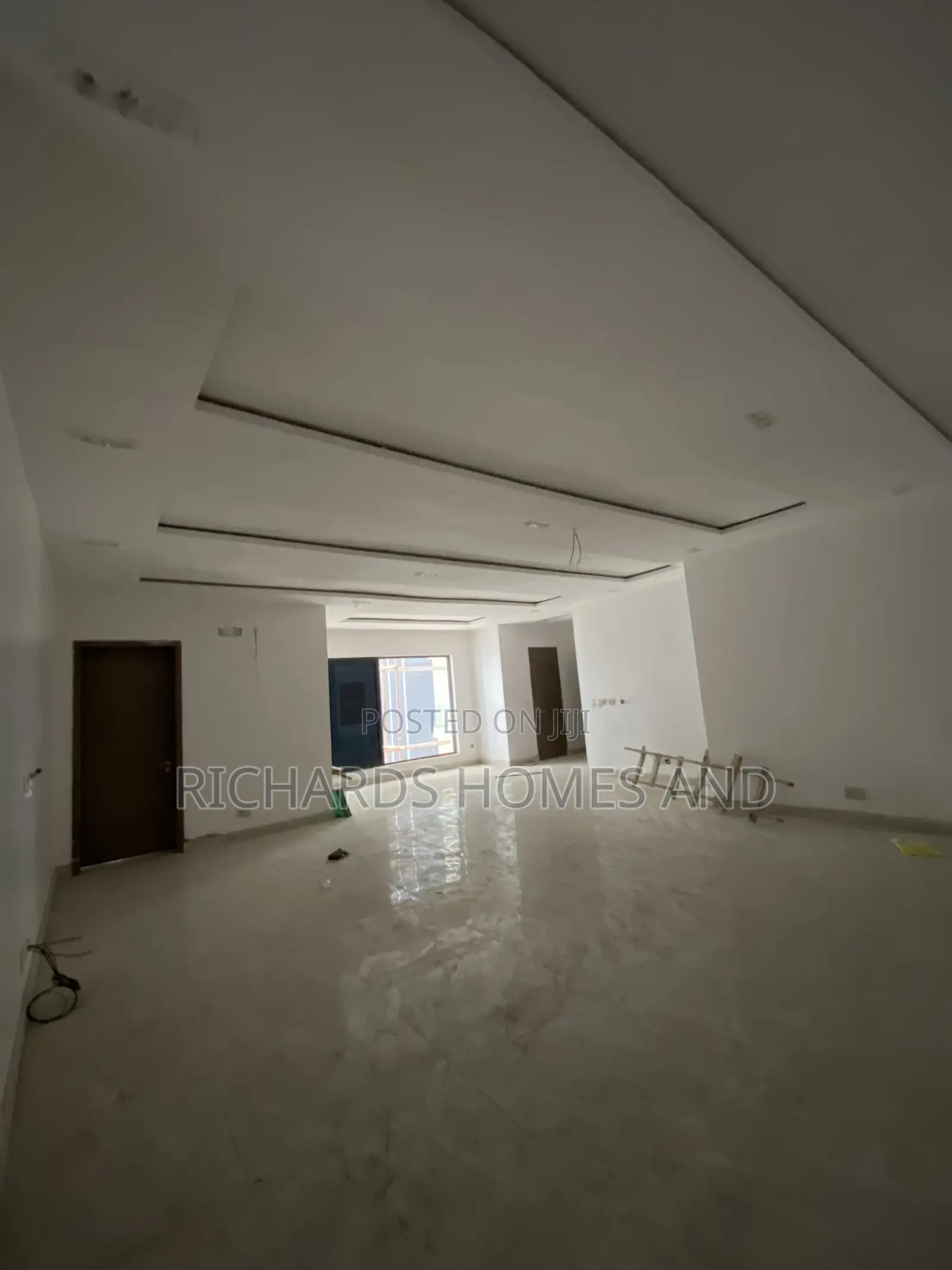 3bdrm Apartment in Lekki Phase 1 for sale