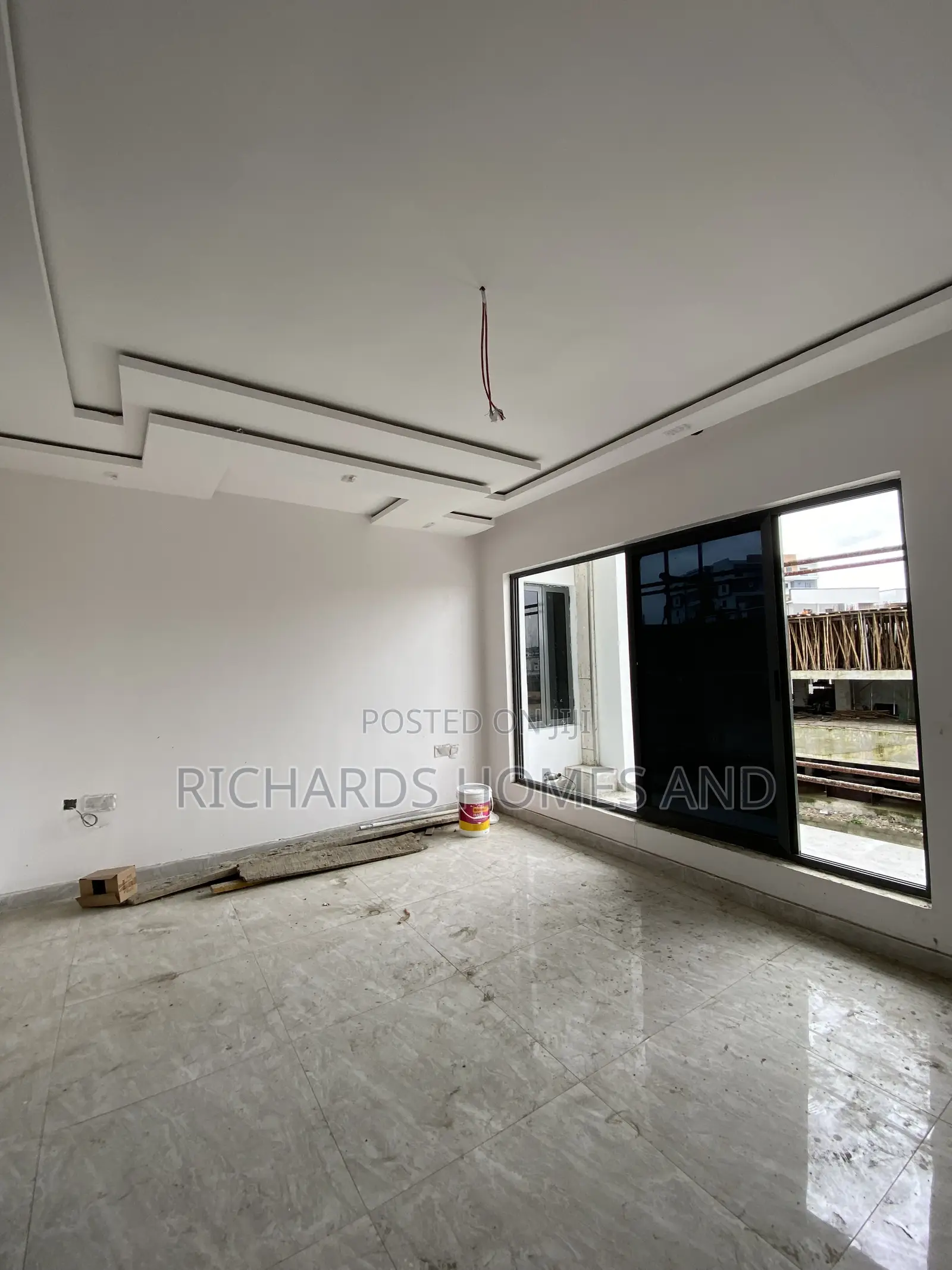 3bdrm Apartment in Lekki Phase 1 for sale