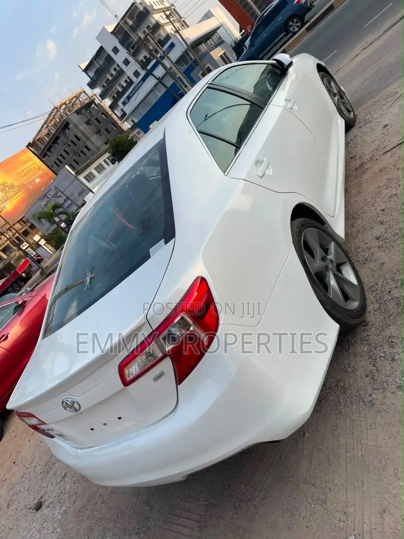 Toyota Camry SE 4dr Sedan (2.5L 4cyl 6A) 2014 White