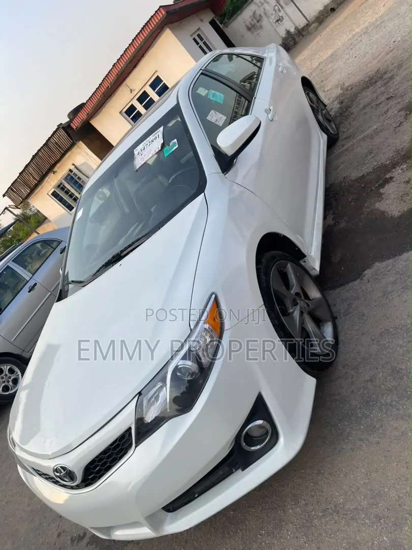 Toyota Camry SE 4dr Sedan (2.5L 4cyl 6A) 2014 White