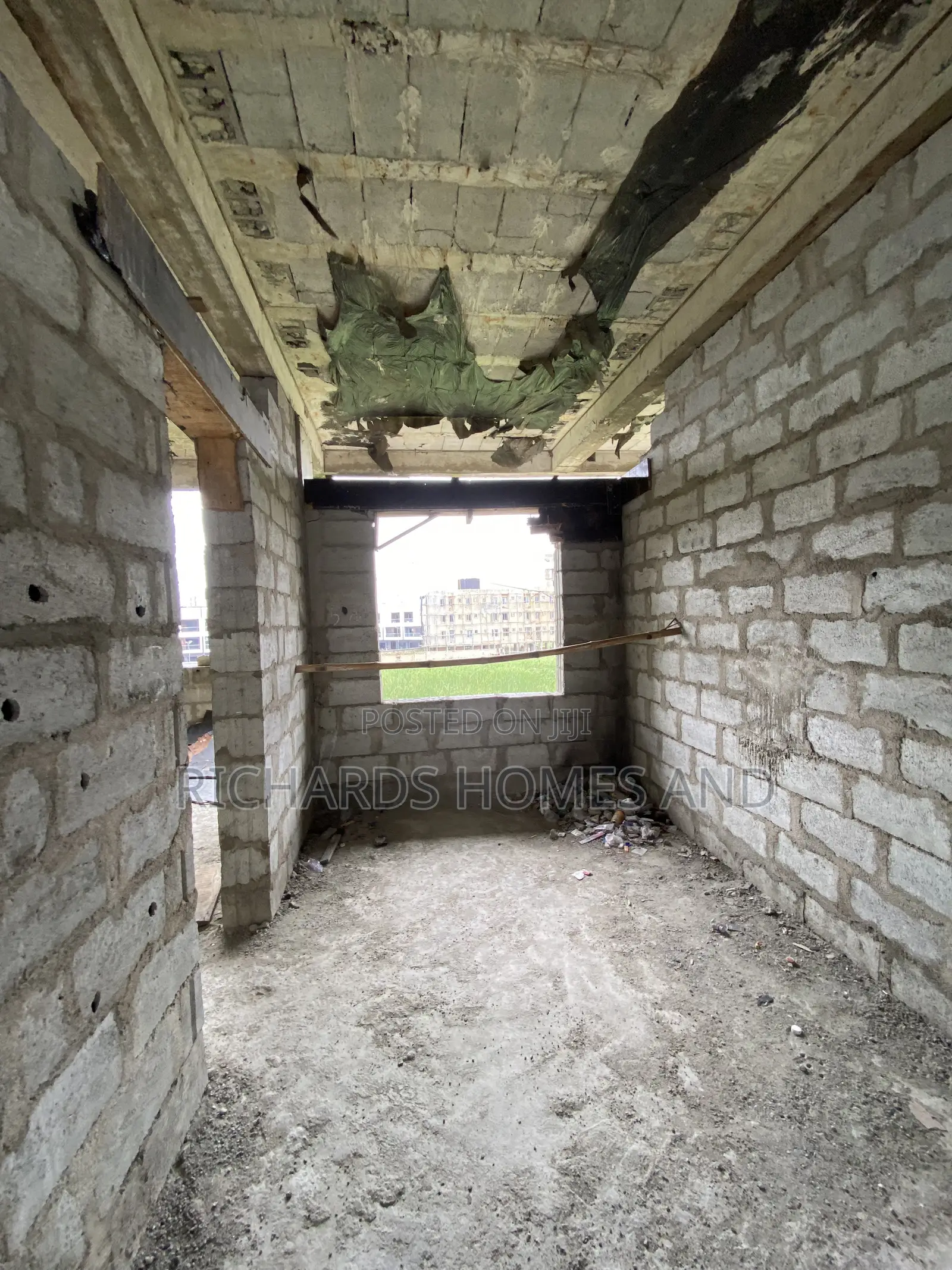 1bdrm Apartment in Lekki Phase 1 for sale