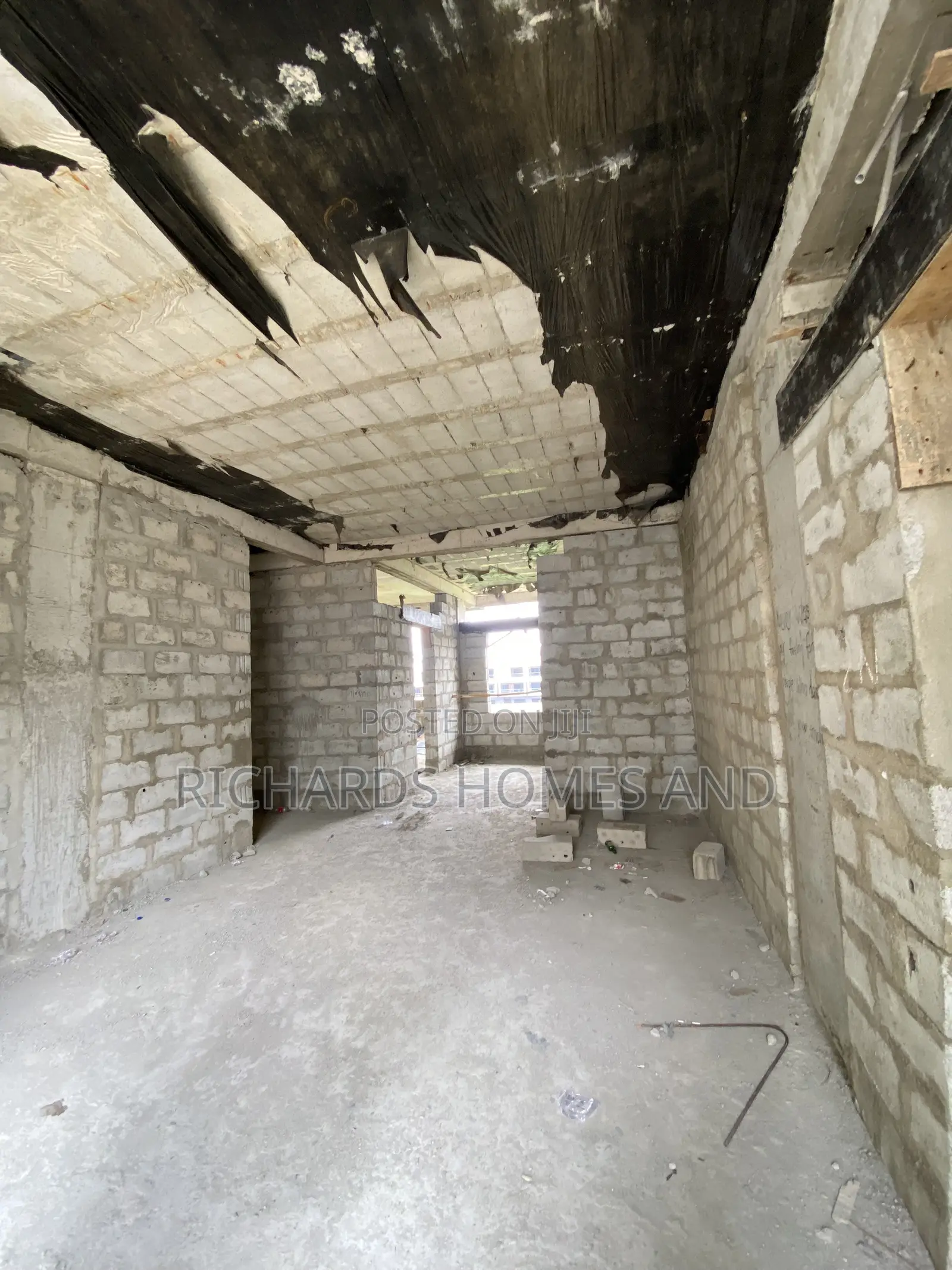 1bdrm Apartment in Lekki Phase 1 for sale