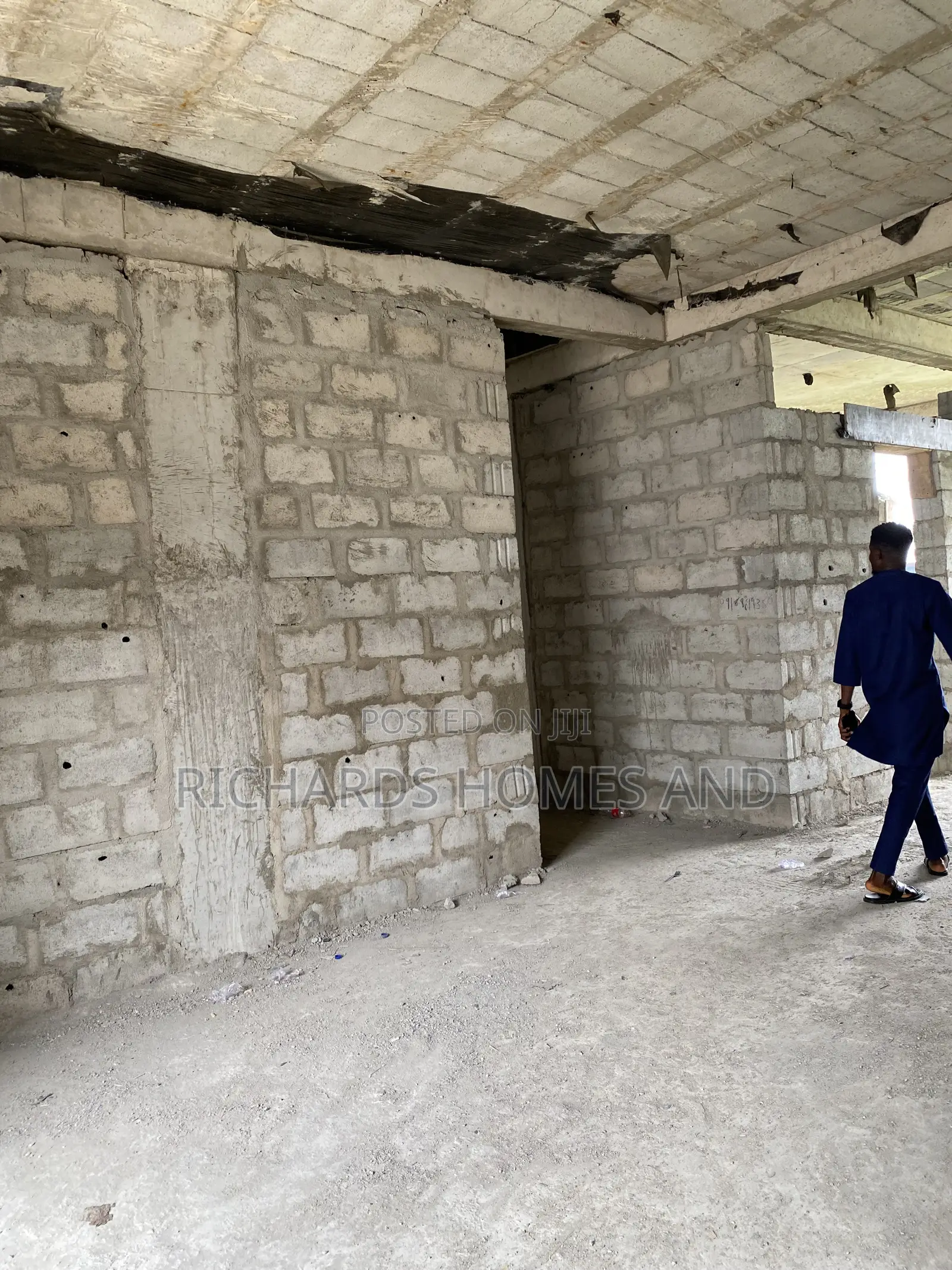 1bdrm Apartment in Lekki Phase 1 for sale