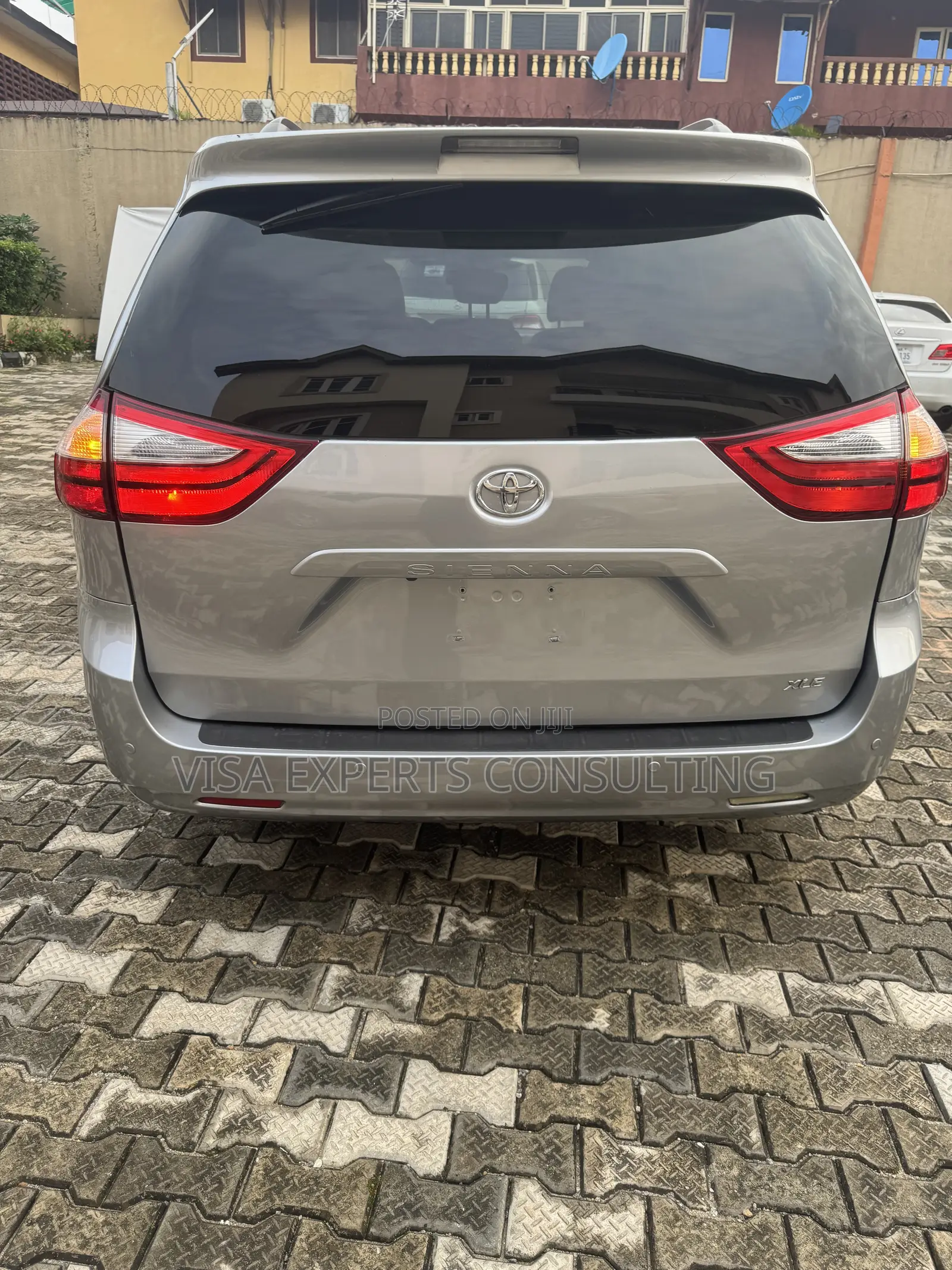 Toyota Sienna XLE 8 Passenger (3.5L 6cyl 8A) 2017 Gray
