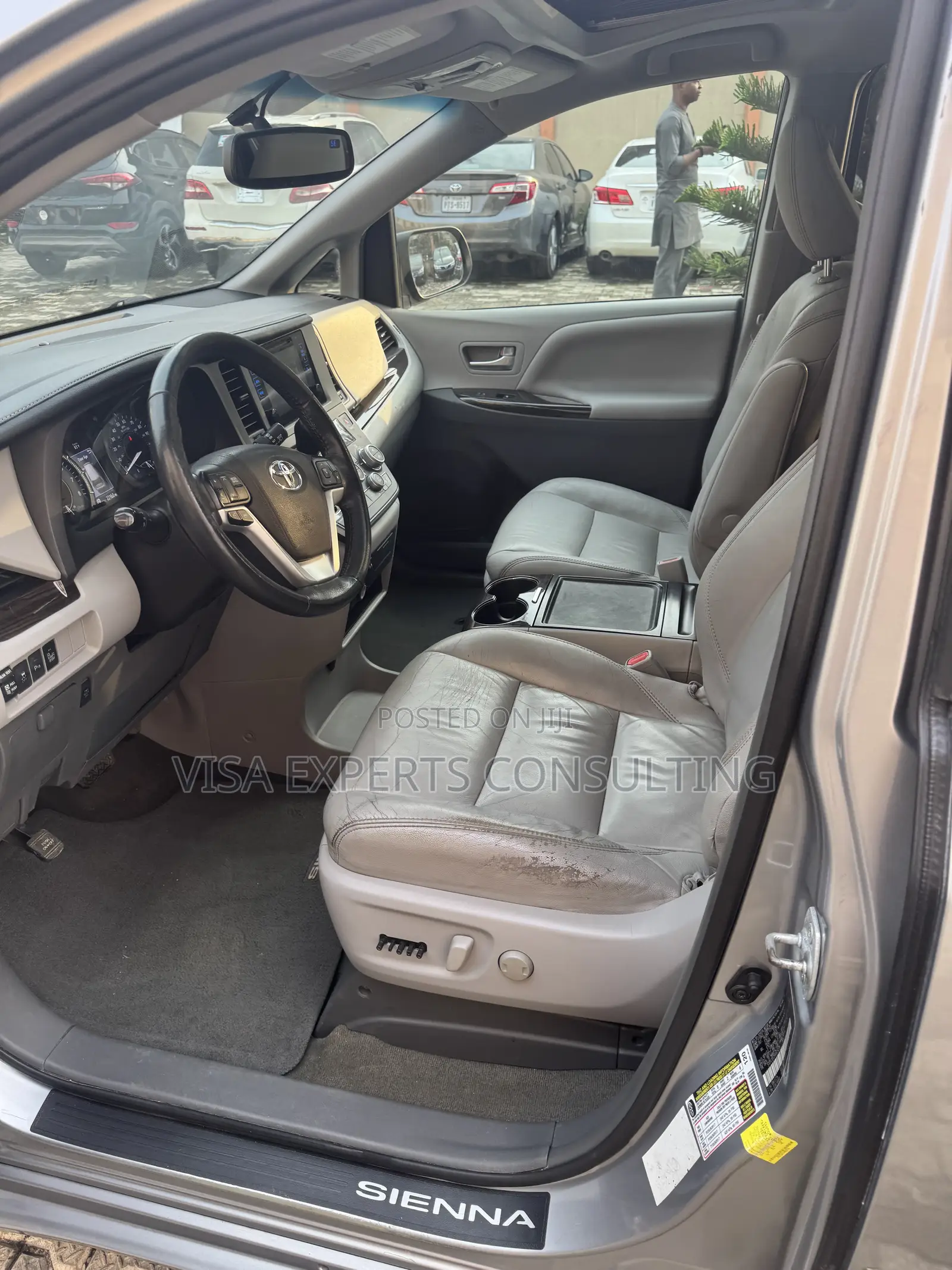Toyota Sienna XLE 8 Passenger (3.5L 6cyl 8A) 2017 Gray